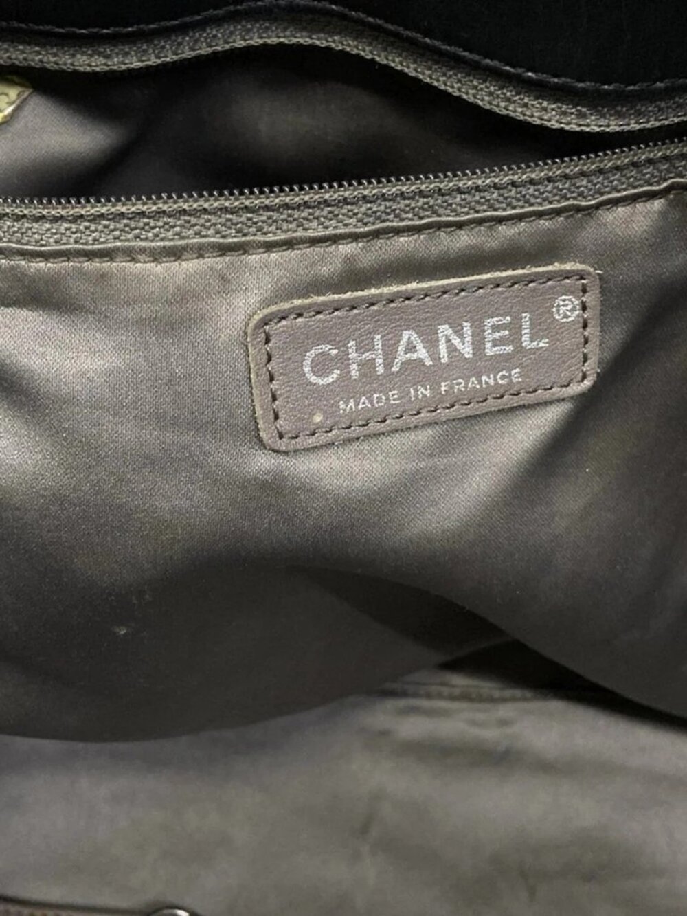 CHANEL Patent Toilette Chain Tote Black Vinyl Tweeds Tote Bag - Picture 11 of 15
